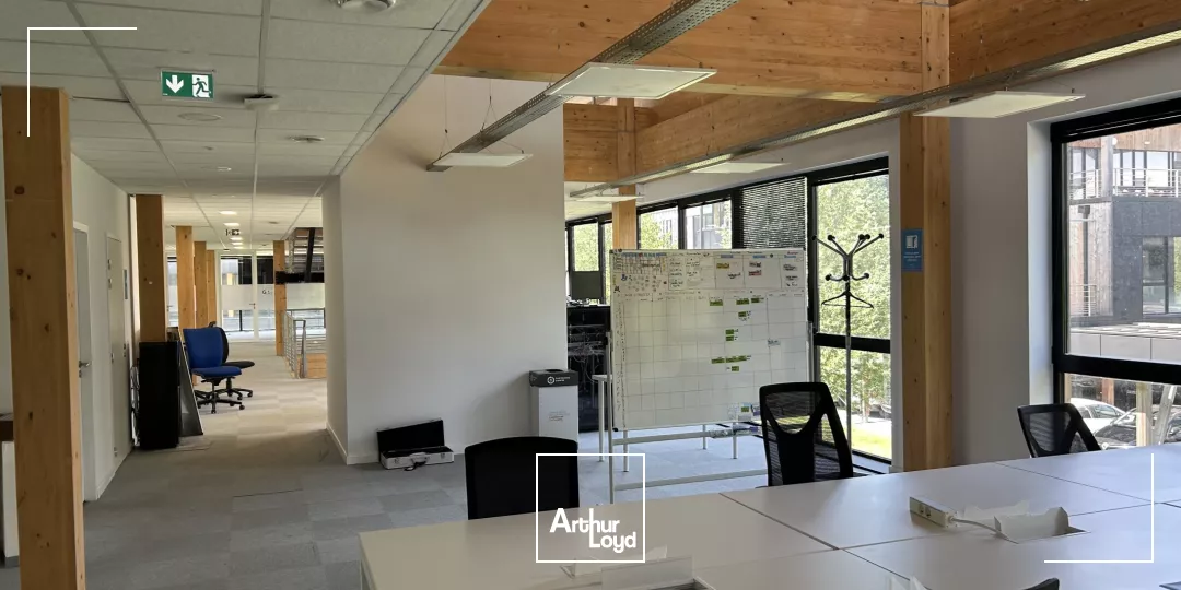 Bureaux à louer à Villeneuve-d'Ascq - Bâtiment indépendant avec parkings et terrasses