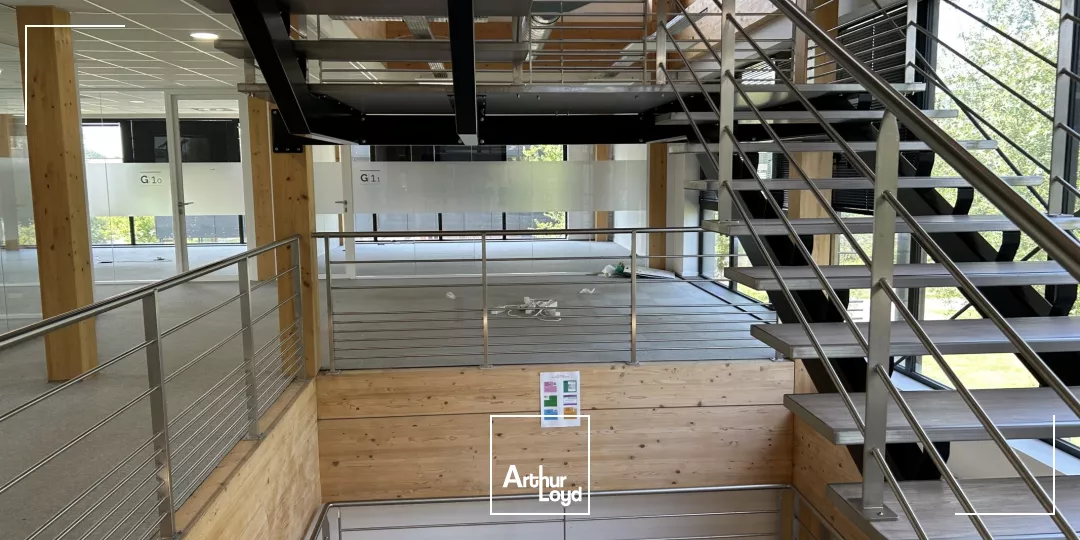 Bureaux à louer à Villeneuve-d'Ascq - Bâtiment indépendant avec parkings et terrasses