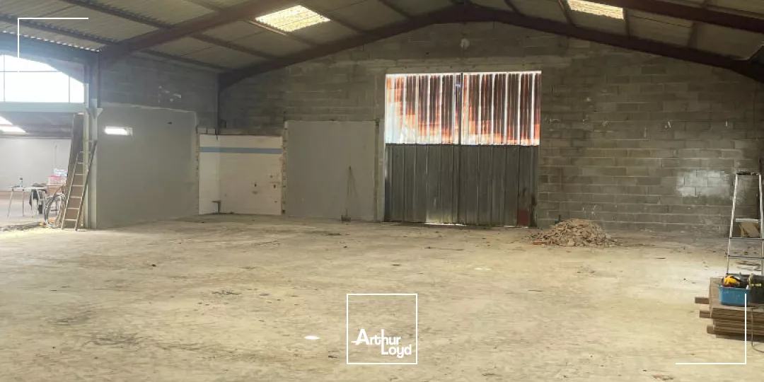 Entrepôt 1 200 m² SAINT JUNIEN A VENDRE
