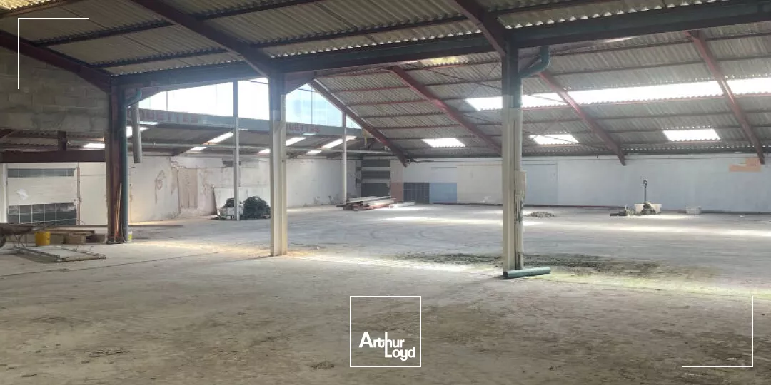 Entrepôt 1 200 m² SAINT JUNIEN A VENDRE