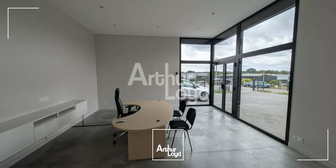 LOCAL D'ACTIVITE INDEPENDANT ET RECENT - BELLES PRESTATIONS - GUICHEN