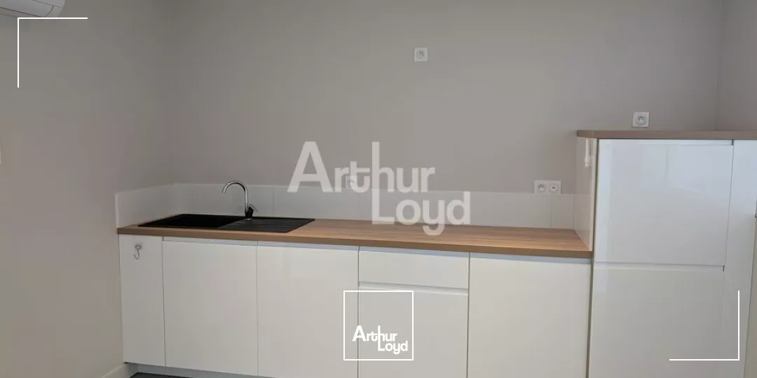 LOCAL D'ACTIVITE INDEPENDANT ET RECENT - BELLES PRESTATIONS - GUICHEN