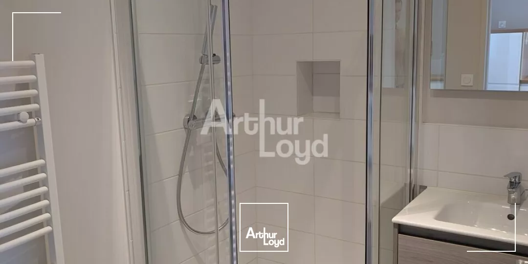 LOCAL D'ACTIVITE INDEPENDANT ET RECENT - BELLES PRESTATIONS - GUICHEN