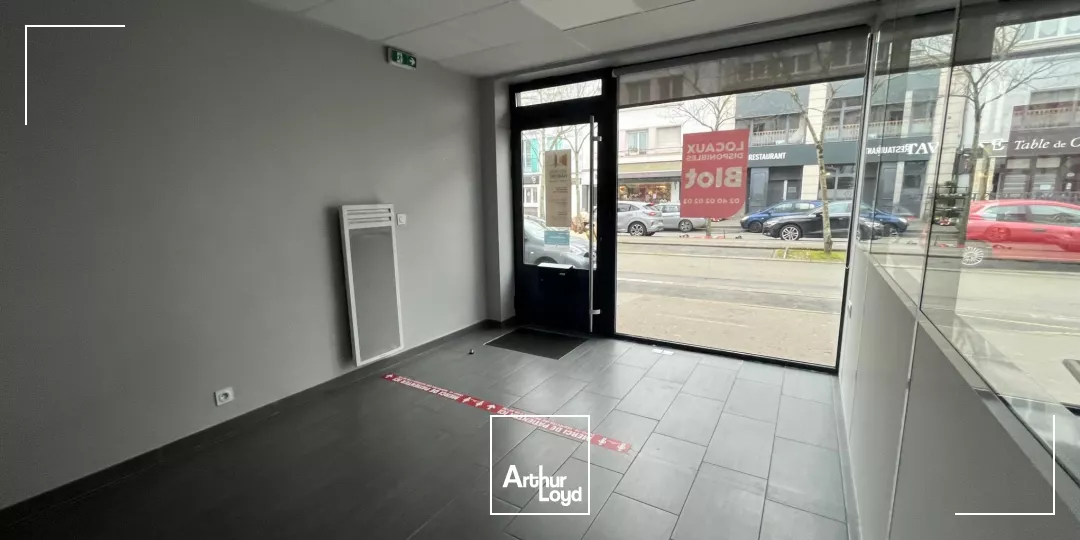 A LOUER LOCAL COMMERCIAL ST NAZAIRE 93M2