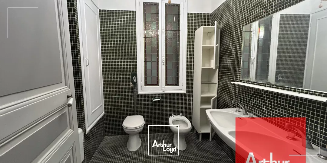 BUREAUX A LA VENTE - IMMEUBLE DE STYLE HAUSSMANNIEN