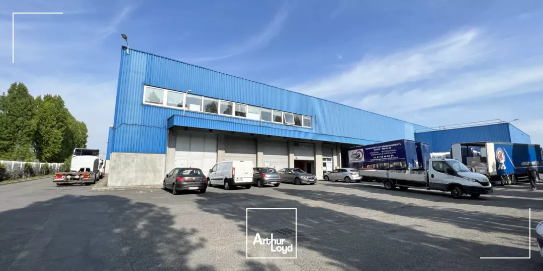 Locaux d'activité 1 260 m² Blanc-Mesnil - Bail dérogatoire - HSP 9m - Accès plain pied 4 x 4,5m - Sol 3T