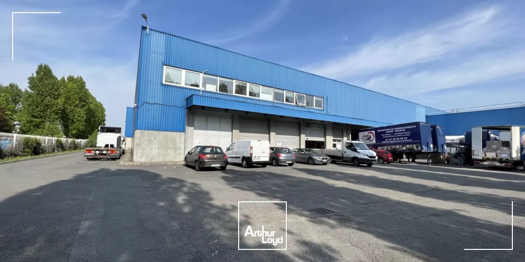 Locaux d'activité 1 260 m² Blanc-Mesnil - Bail dérogatoire - HSP 9m - Accès plain pied 4 x 4,5m - Sol 3T