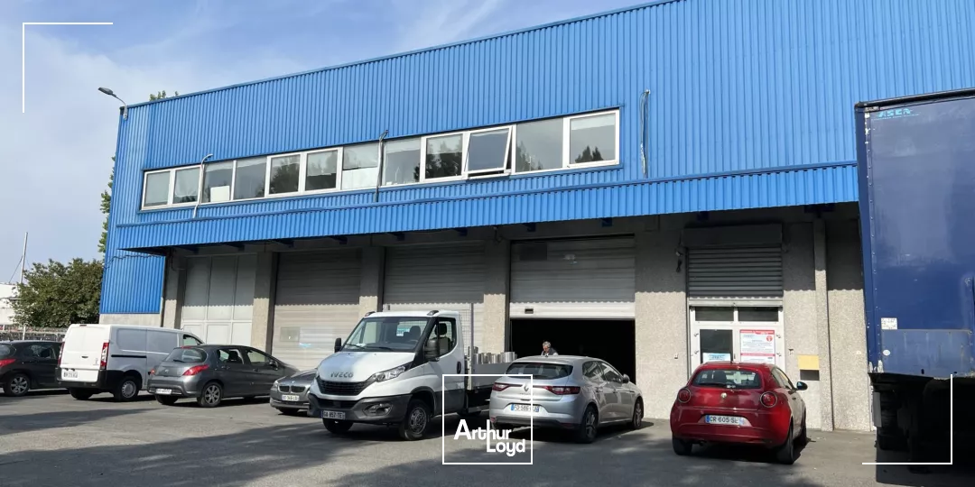 Locaux d'activité 1 260 m² Blanc-Mesnil - Bail dérogatoire - HSP 9m - Accès plain pied 4 x 4,5m - Sol 3T