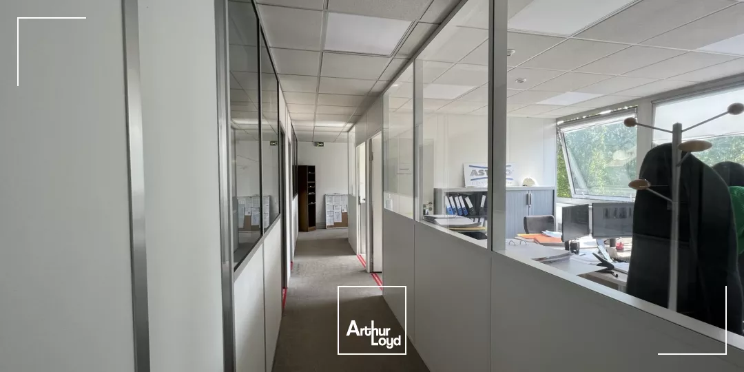 Locaux d'activité 1 260 m² Blanc-Mesnil - Bail dérogatoire - HSP 9m - Accès plain pied 4 x 4,5m - Sol 3T