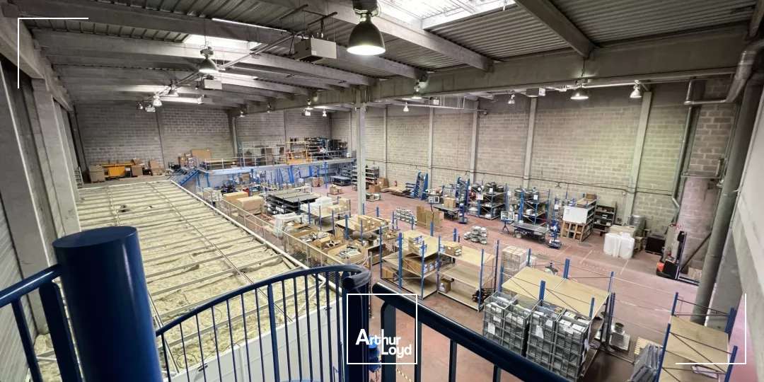 Locaux d'activité 1 260 m² Blanc-Mesnil - Bail dérogatoire - HSP 9m - Accès plain pied 4 x 4,5m - Sol 3T