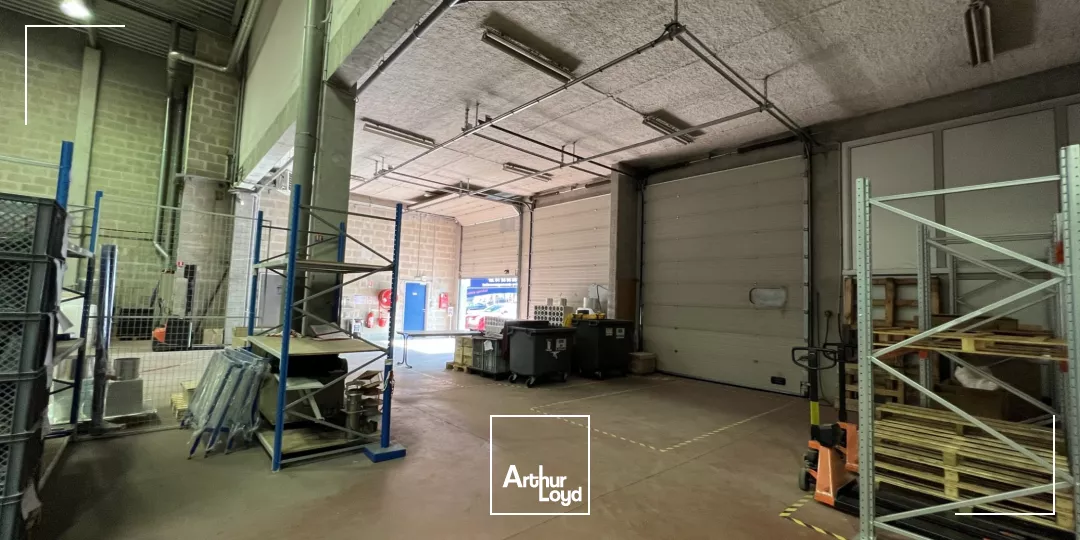 Locaux d'activité 1 260 m² Blanc-Mesnil - Bail dérogatoire - HSP 9m - Accès plain pied 4 x 4,5m - Sol 3T