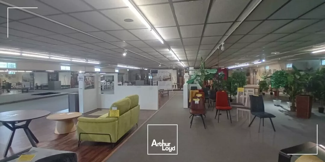 A 15 min de Chalon, 3 170 m² de bâtiment