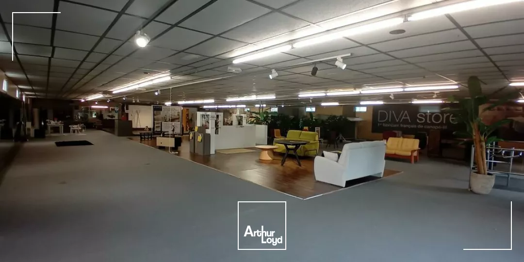 A 15 min de Chalon, 3 170 m² de bâtiment