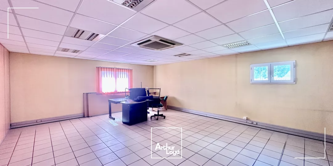 Bâtiment indépendant mixte à LOUER sur SEPTEMES LES VALLONS