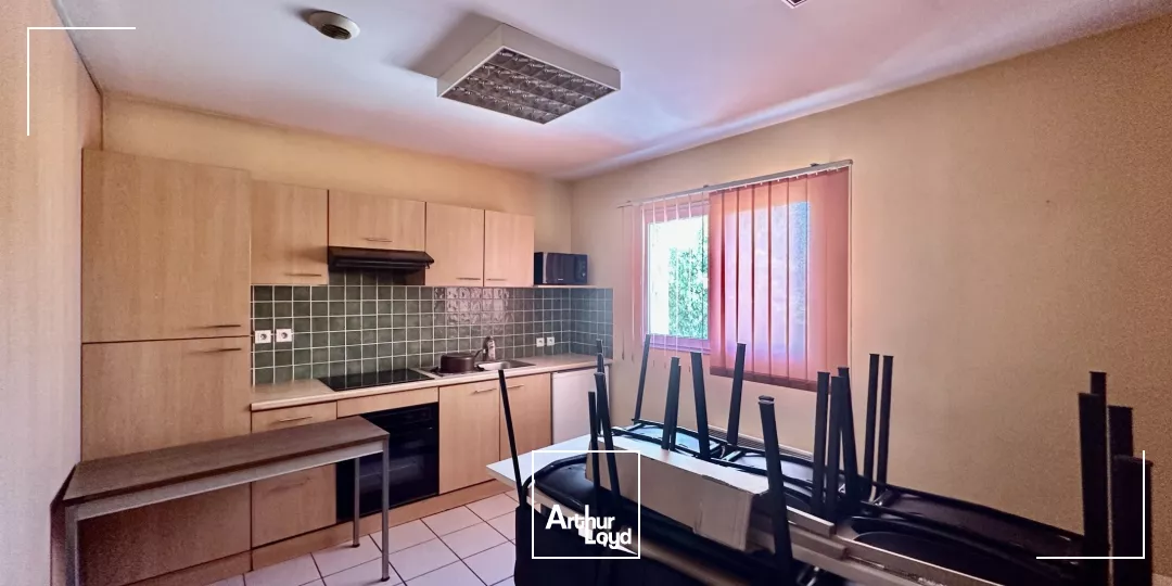 Bâtiment indépendant mixte à LOUER sur SEPTEMES LES VALLONS