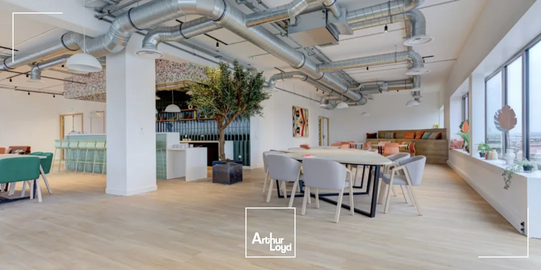 Location de bureaux neufs et flexibles à Villeneuve d'Ascq - Espaces modernes avec services et terrasses