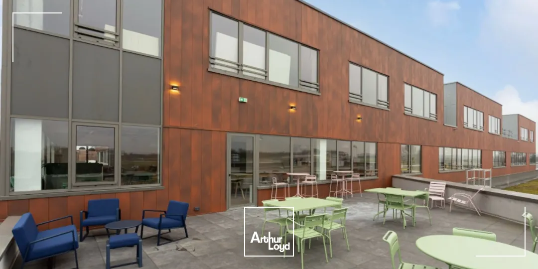 Location de bureaux neufs et flexibles à Villeneuve d'Ascq - Espaces modernes avec services et terrasses