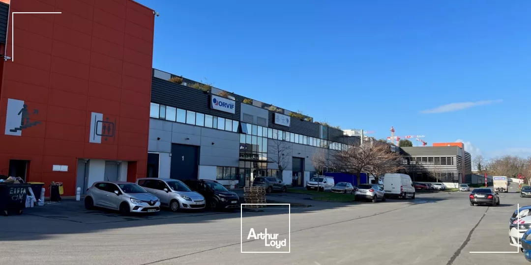 Saint-Denis (93) - INNOVESPACE : des locaux d'activité ultra-connectés : 693 m² modulables, accès direct A86, Carrefour Pleyel & quais de Seine