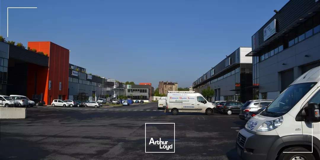 Saint-Denis (93) - INNOVESPACE : des locaux d'activité ultra-connectés : 693 m² modulables, accès direct A86, Carrefour Pleyel & quais de Seine