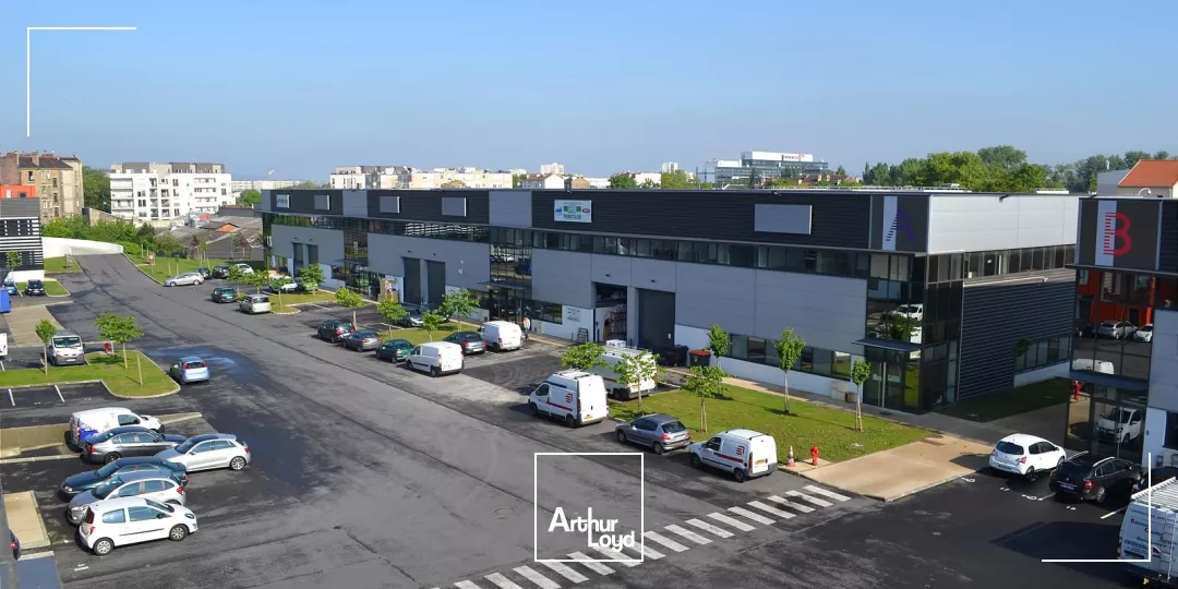 Saint-Denis (93) - INNOVESPACE : des locaux d'activité ultra-connectés : 693 m² modulables, accès direct A86, Carrefour Pleyel & quais de Seine