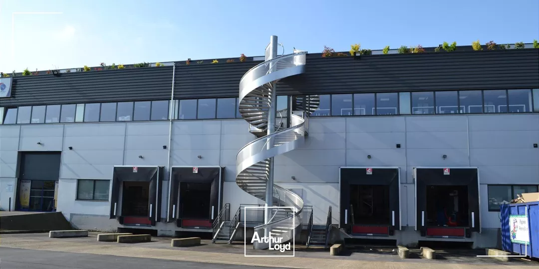 Saint-Denis (93) - INNOVESPACE : des locaux d'activité ultra-connectés : 693 m² modulables, accès direct A86, Carrefour Pleyel & quais de Seine