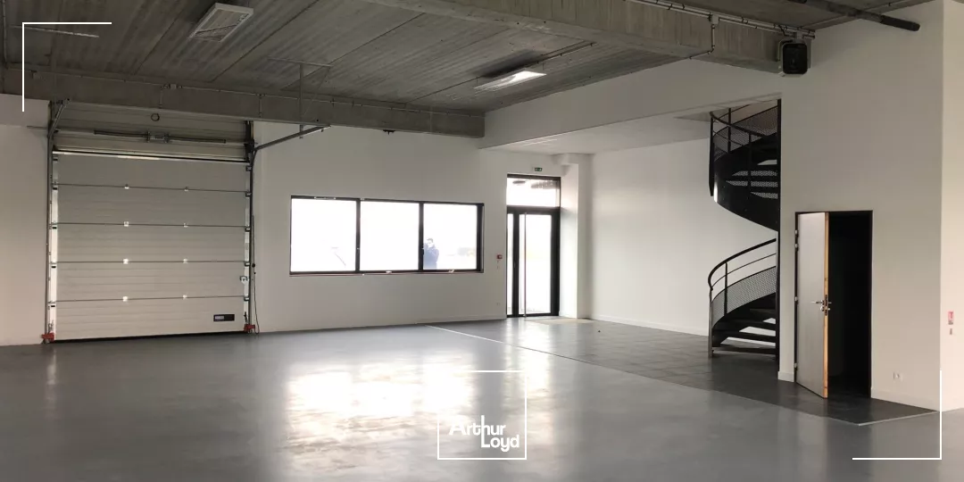 Saint-Denis (93) - INNOVESPACE : des locaux d'activité ultra-connectés : 693 m² modulables, accès direct A86, Carrefour Pleyel & quais de Seine