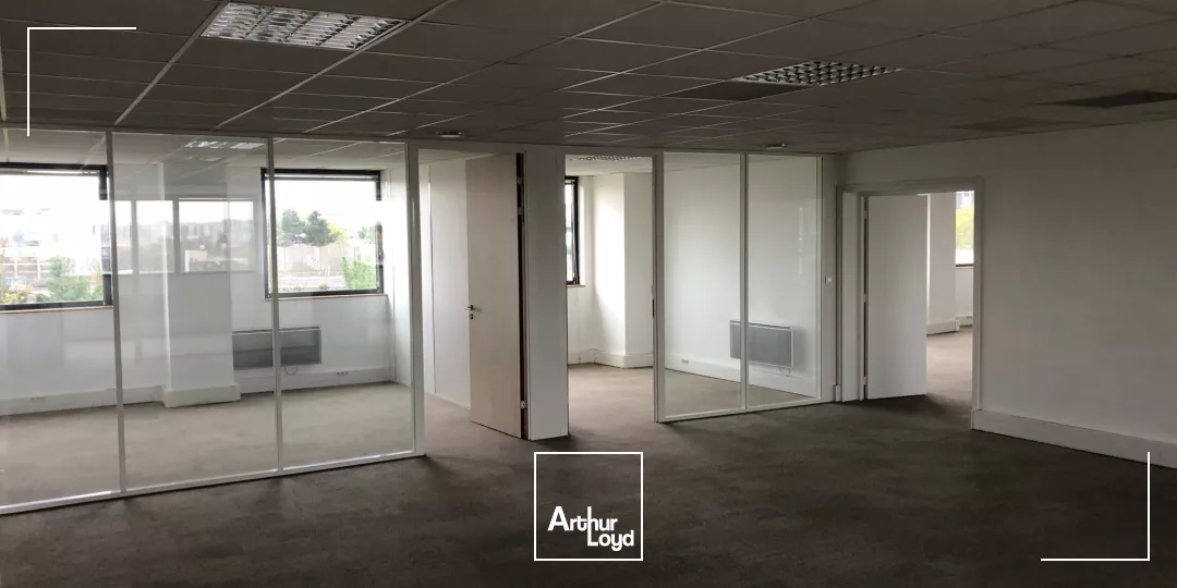 Saint-Denis (93) - INNOVESPACE : des locaux d'activité ultra-connectés : 693 m² modulables, accès direct A86, Carrefour Pleyel & quais de Seine