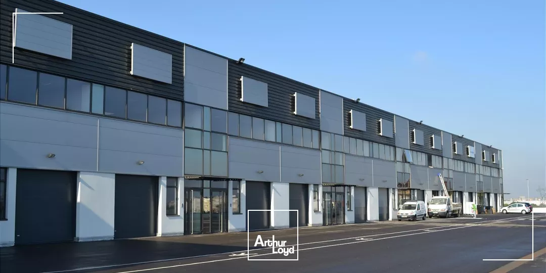 Saint-Denis (93) - INNOVESPACE : des locaux d'activité ultra-connectés : 693 m² modulables, accès direct A86, Carrefour Pleyel & quais de Seine