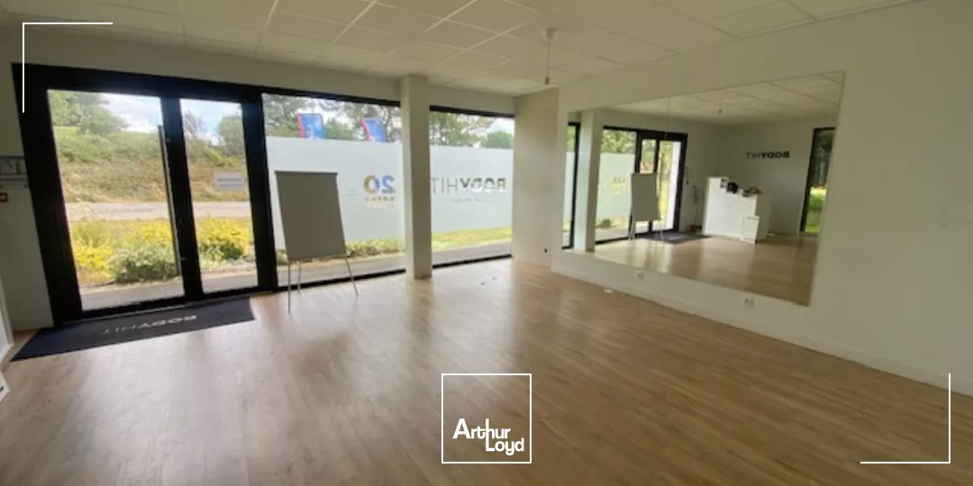 A VENDRE A LOUER CELLULE COMMERCIALE POUL AR FEUNTEUN 167 M² 