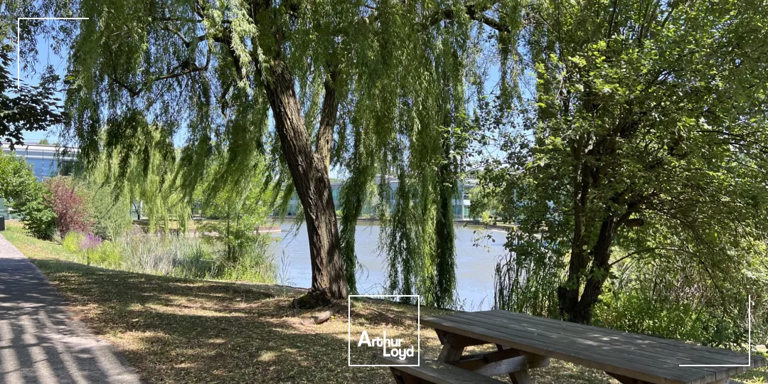 Plus qu'un lieu, une opportunité : 2214 m² de bureaux indépendants à louer à Paris Nord 2 Roissy 