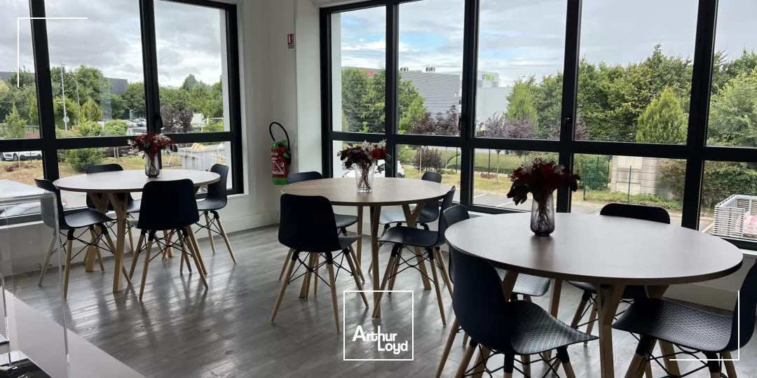 Plus qu'un lieu, une opportunité : 2214 m² de bureaux indépendants à louer à Paris Nord 2 Roissy 