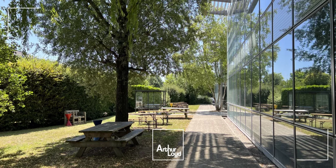 Plus qu'un lieu, une opportunité : 2214 m² de bureaux indépendants à louer à Paris Nord 2 Roissy 