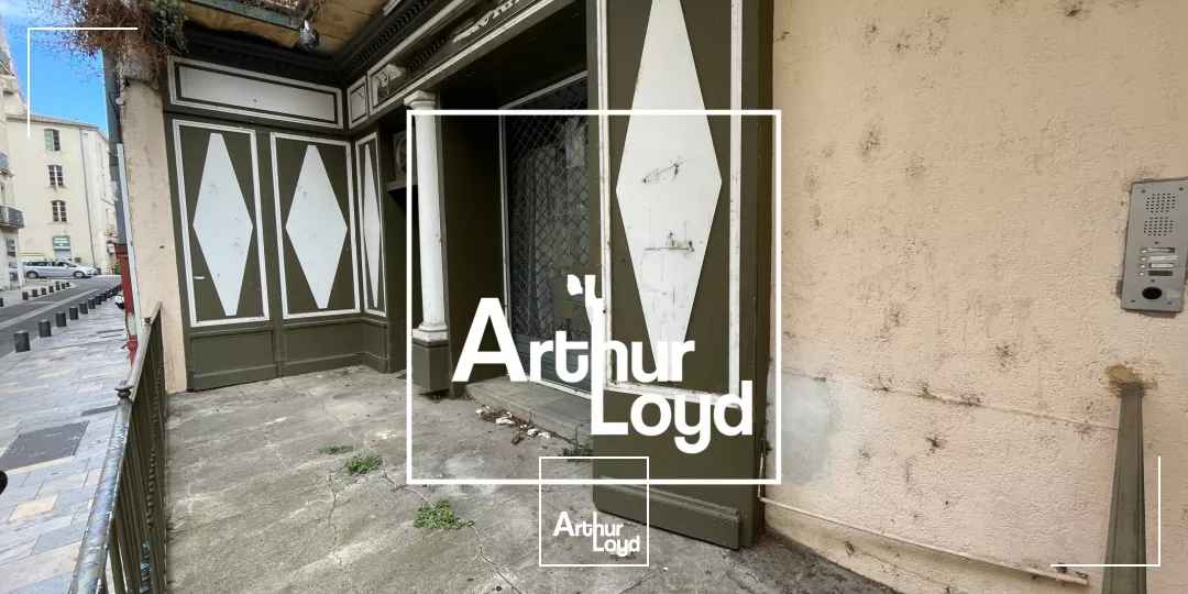 Local Commercial Nîmes Centre : Opportunité Rénovation & Terrasse Place Esclafidou - Vente