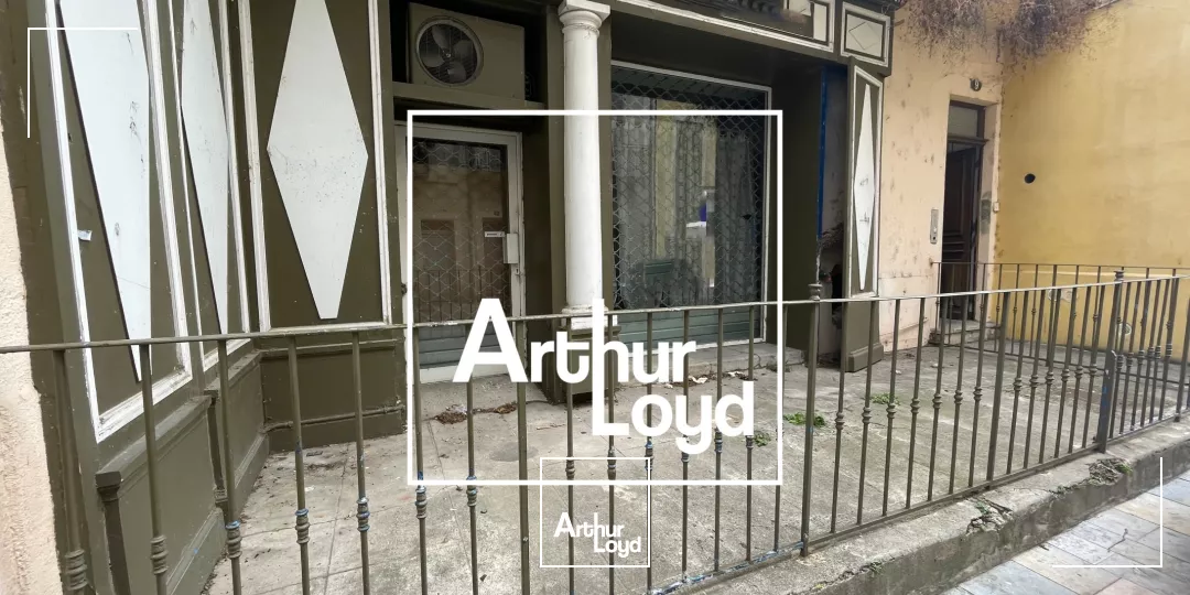 Local Commercial Nîmes Centre : Opportunité Rénovation & Terrasse Place Esclafidou - Vente