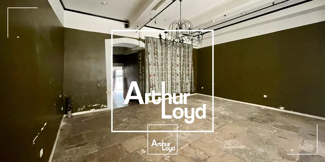 Local Commercial Nîmes Centre : Opportunité Rénovation & Terrasse Place Esclafidou - Vente