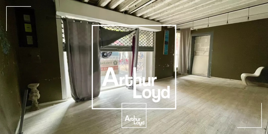 Local Commercial Nîmes Centre : Opportunité Rénovation & Terrasse Place Esclafidou - Vente