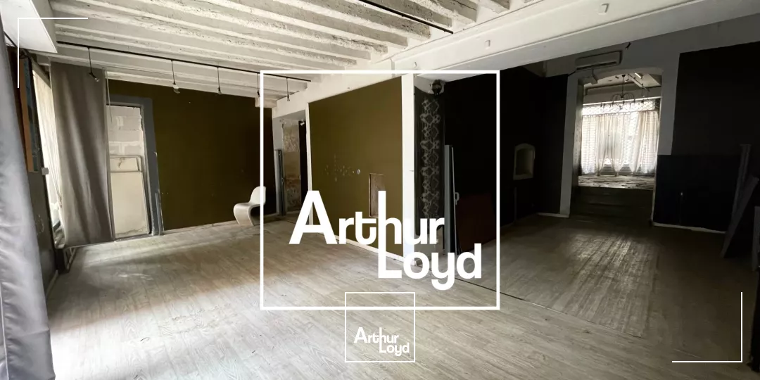 Local Commercial Nîmes Centre : Opportunité Rénovation & Terrasse Place Esclafidou - Vente