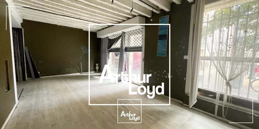 Local Commercial Nîmes Centre : Opportunité Rénovation & Terrasse Place Esclafidou - Vente