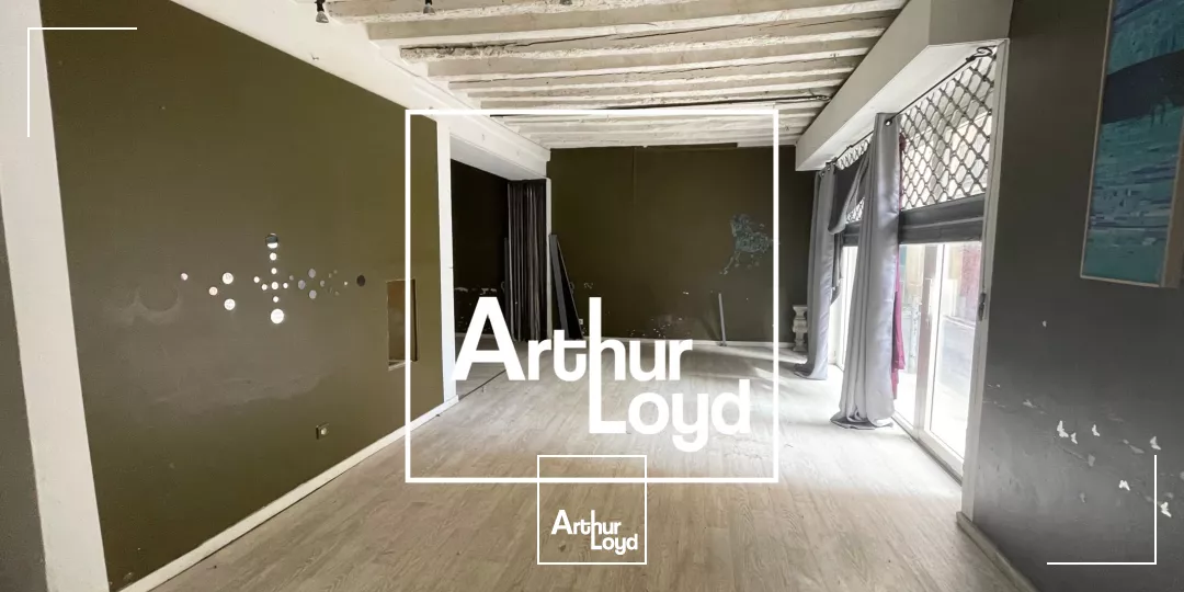 Local Commercial Nîmes Centre : Opportunité Rénovation & Terrasse Place Esclafidou - Vente