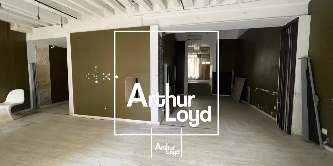 Local Commercial Nîmes Centre : Opportunité Rénovation & Terrasse Place Esclafidou - Vente