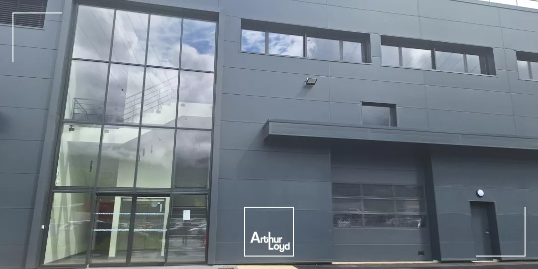 BUREAUX A LOUER VARCES AVEC TERRASSE BELLE VISIBILITE