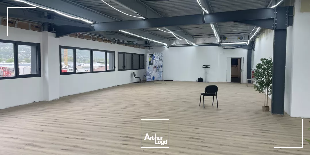 BUREAUX A LOUER VARCES AVEC TERRASSE BELLE VISIBILITE