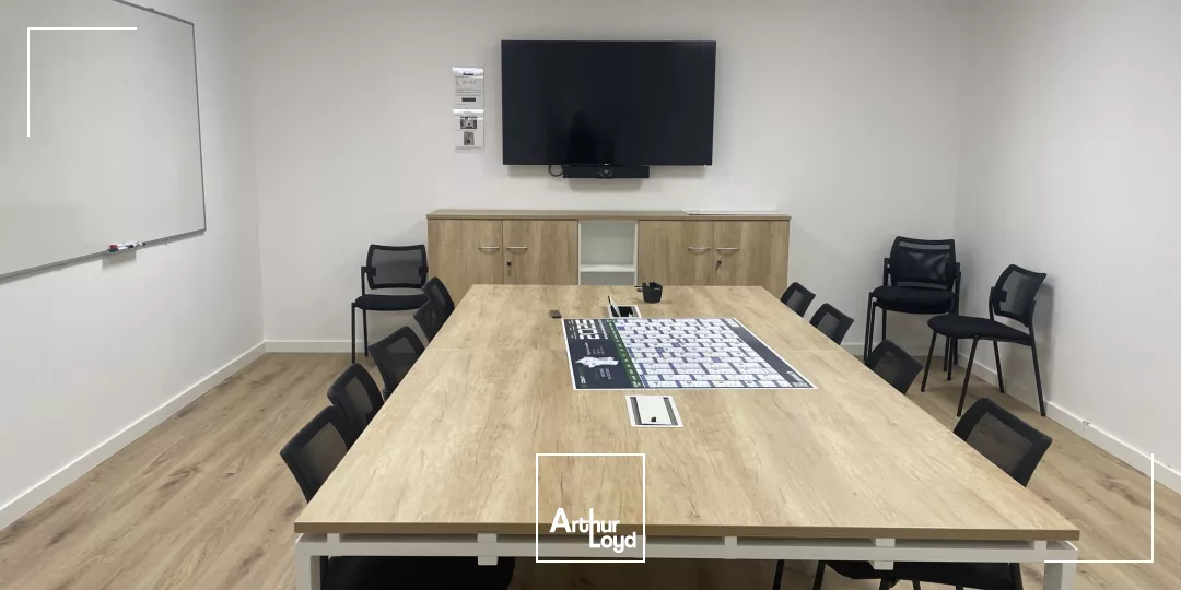 BUREAUX A LOUER VARCES AVEC TERRASSE BELLE VISIBILITE