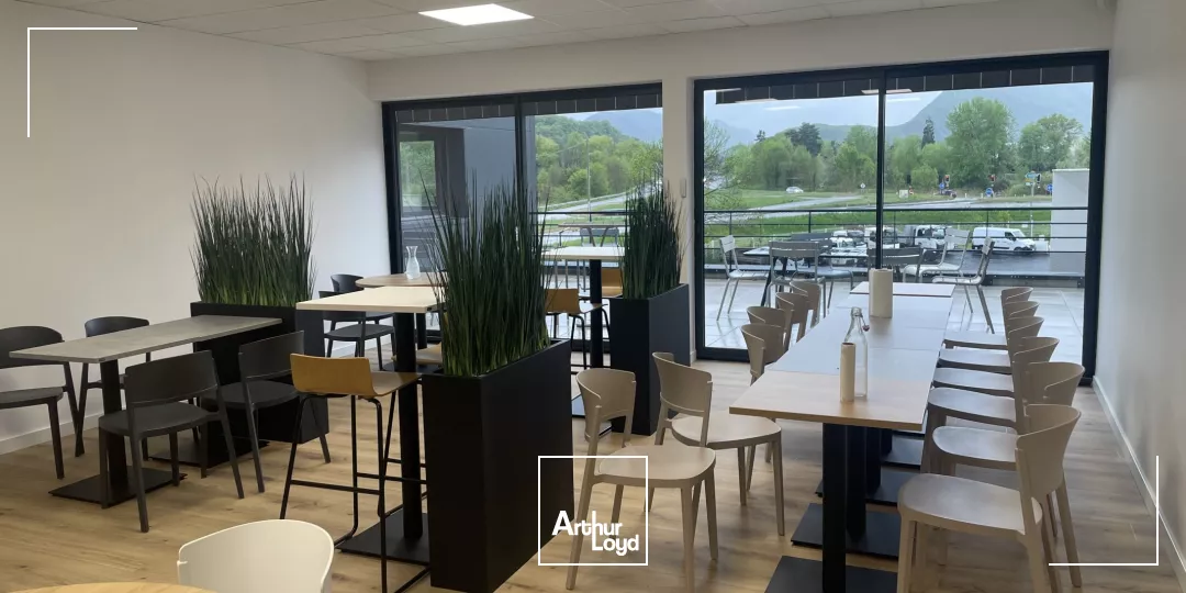 BUREAUX A LOUER VARCES AVEC TERRASSE BELLE VISIBILITE