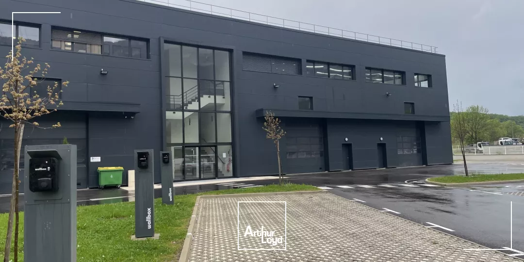 BUREAUX A LOUER VARCES AVEC TERRASSE BELLE VISIBILITE