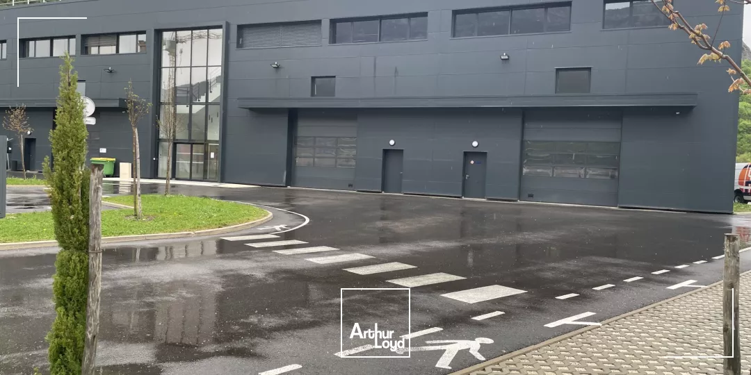 BUREAUX A LOUER VARCES AVEC TERRASSE BELLE VISIBILITE