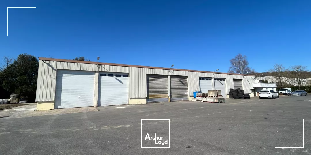 A VENDRE - BÂTIMENT D'ACTIVITÉ - 950 M2 - NOYON AVEC TERRAIN BITUMÉ DE 8 500 M2