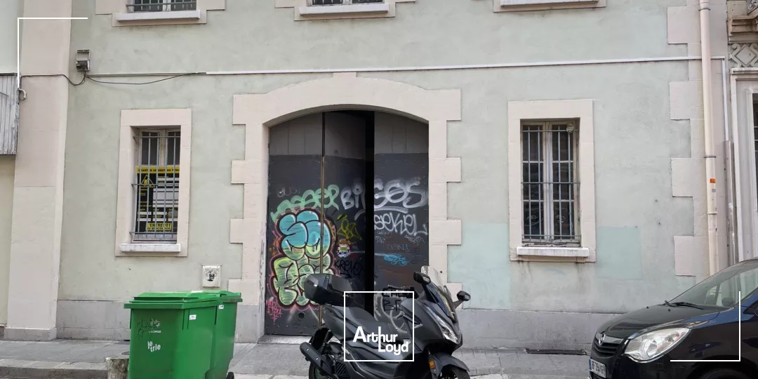 LOCAL STOCKAGE PETITE LOGISTIQUE CENTRE VILLE GRENOBLE