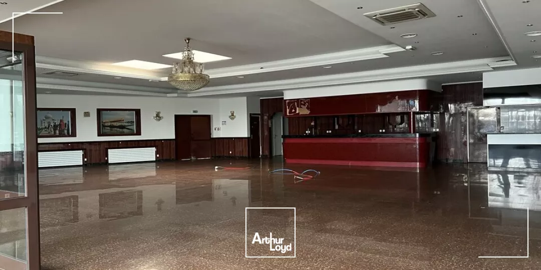 OPPORTUNITÉ : Local commercial à vendre - idéal restauration ou showroom - 460 m² - Joué-Lès-Tours