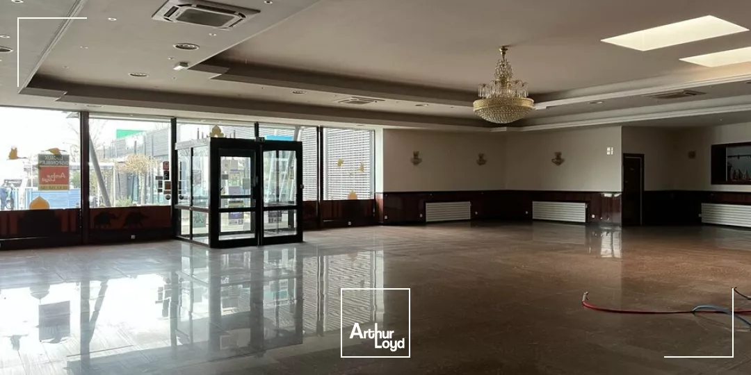 OPPORTUNITÉ : Local commercial à vendre - idéal restauration ou showroom - 460 m² - Joué-Lès-Tours